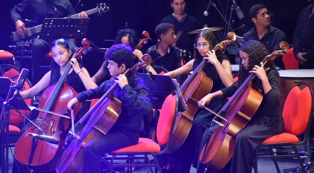El público estuvo atento a las melodías de la Orquesta Filarmónica.