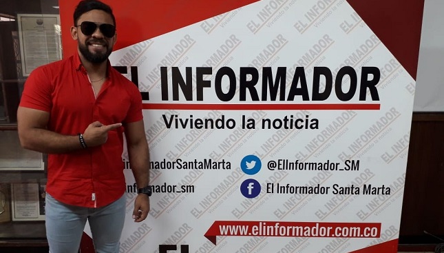 El cantante, Rodrigo Scala, en su visita a El Informador. 