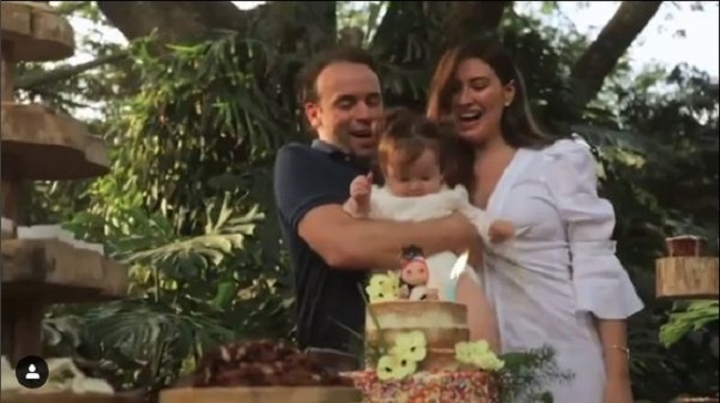 Los amorosos padres hicieron de la celebración un momento inolvidable entre familiares y amistades más cercanas. 