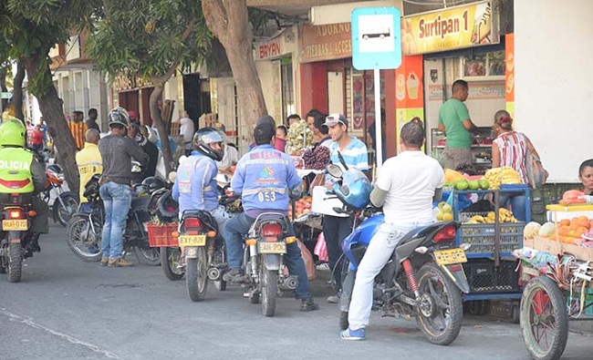 El Decreto número 070 restringe el uso de vehículos tipo motocicletas, motociclos, moto triciclos, motocarros y cuatrimotos en el Distrito de Santa Marta.