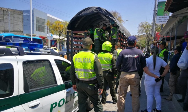 Migración Colombia, la Policía de Santa Marta, y la Secretaría de Seguridad, se unieron para ejecutar el “Plan semáforo”.