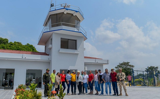Las instalaciones del aeropuerto Las Flores se encuentran en óptimas condiciones; sin embargo, se debe garantizar una suficiente demanda de pasajeros para la prestación del servicio. 