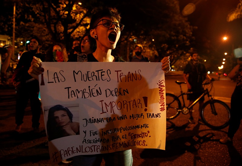 La muerte de Juliana Giraldo, en el municipio de Miranda, Cauca, desató una nueva jornada de protestas frente a las instalaciones de la tercera brigada del Ejército en Cali.