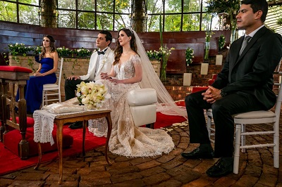 Juan Miguel Villa Lora y Natalia Lemus Valencia, durante la ceremonia religiosa de su matrimonio