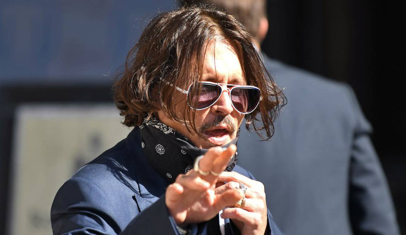 El actor Johnny Depp negó haber abofeteado a su exesposa.