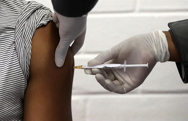 En Colombia la vacunación iniciará en febrero, una vez lleguen los primeros lotes de vacuna al país. 