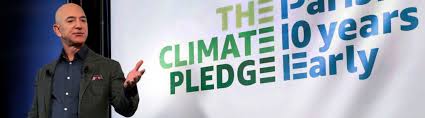 The Climate Pledge fue fundada en 2019 por Amazon y Global Optimism. El Compromiso insta a los signatarios a tener cero emisiones de carbono en sus negocios.