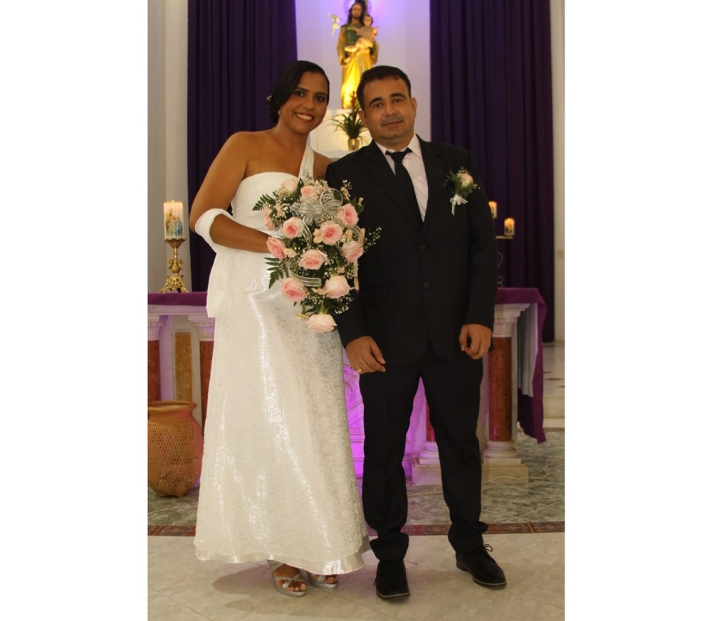 Los novios Julián Lugo Torres y Elaine Torres Márquez, se mostraron muy felices al unir sus vidas en santo matrimonio.