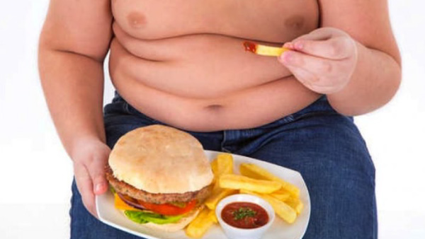 Trastorno caracterizado por niveles excesivos de grasa corporal que aumentan el riesgo de tener problemas de salud. 