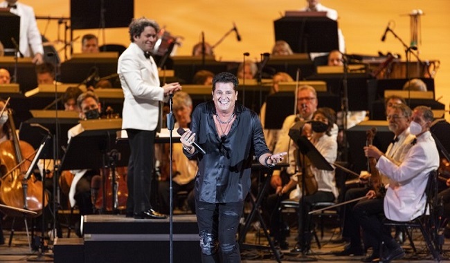 El pasado viernes y sábado el artista samario se presentó en el mítico Hollywood Bowl en la ciudad de Los Ángeles. 