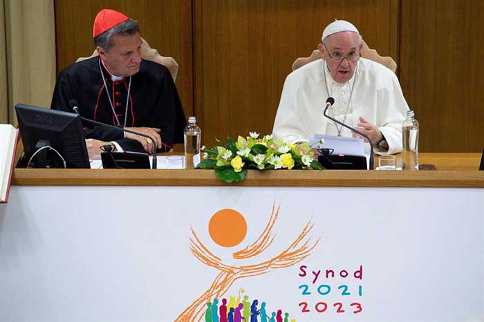 El Papa cree que la Iglesia debe tener actitud de "compasión y ternura" hacia la sociedad y establecer "mayores vínculos de amistad".