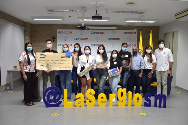 Ganadores de Expocom. Primer lugar: Smartbike, integrada por Andrés Silva, Carolina Vergara, Luis Vega y Valentina Obregón; segundo lugar: DIUSA, idea de negocio presentada por Anderson Martínez Solano, Cecilia Mojica Zuleta, Wendys Suárez y Yerlys Salas Borja; tercer lugar: Expendbooks, integrada por Camila Cuadros, Yaileth Martínez y Valentina Ríos.