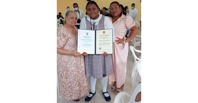 Isabella Nicol Campo Cabana estuvo acompañada de Elisa Deluque de Campo y Madeleine Cabana de Aricapa.