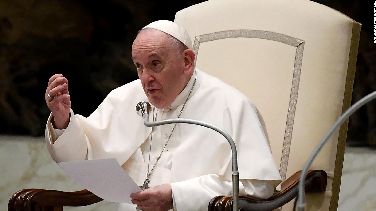El Papa implora los dones divinos de sanación y consuelo para todas las personas en duelo. 