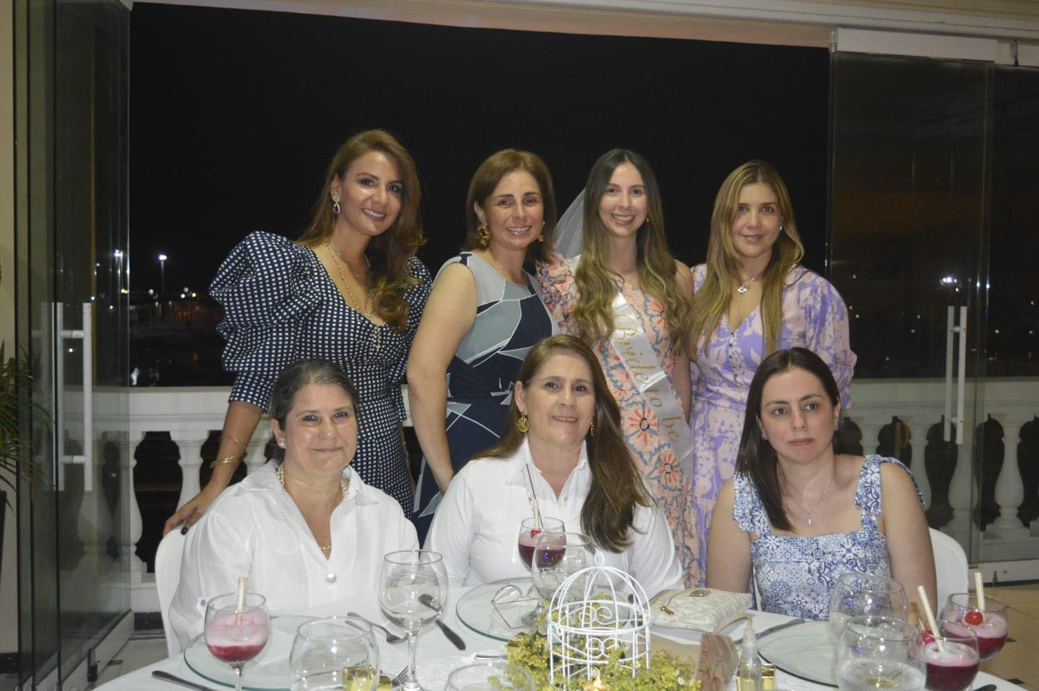 Carmen Gutiérrez, Ana María Gutiérrez, Mayra Zabaleta, Patricia Espinosa, Carolina Vives, Juliana Vives y Ana Karina Rojas. 