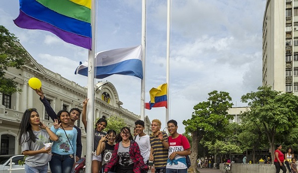 El colectivo LGTBIQ vive el Mes del Orgullo Gay, el cual se celebra mundialmente cada 28 de junio en conmemoración de los disturbios de Stonewall de 1969, para reafirmar el sentimiento de orgullo sobre las identidades y orientaciones sexuales y de género.