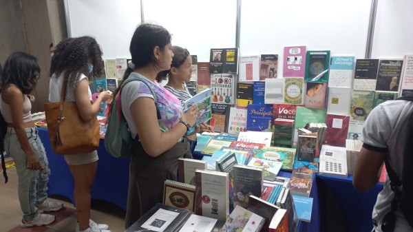 Varios fueron los lanzamientos de libros que se dieron este primer día de Feria. Foto: Ly Erick Amasifuen.