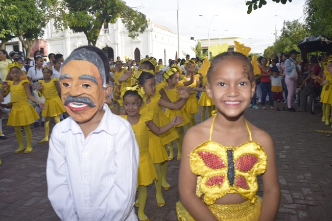 Con este desfile honorifico, donde los niños fueron protagonistas, en Aracataca volvieron a revolotear las mariposas amarillas.