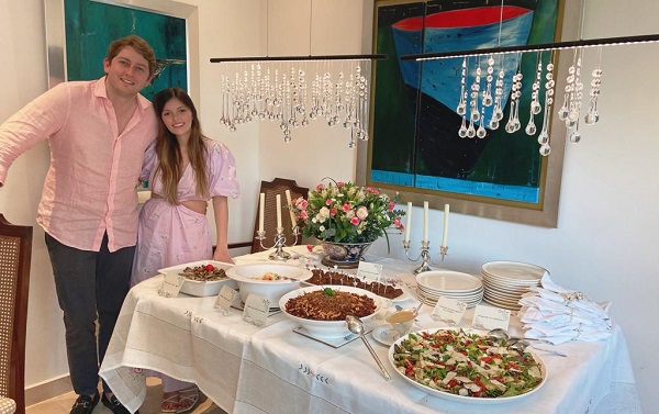 Los novios, Andrés Felipe Fernández y Mariana Rojas, en el agasajo en la casa de los papás del novio en Barranquilla.