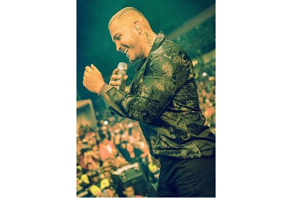 Jessi Uribe se posiciona como el artista popular más escuchado de la radio y plataformas del país, ratificándose como uno de los mayores exponentes del género.