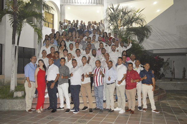 Empleados y directivos disfrutaron de la fiesta de Fin de Año organizada por la empresa Tayrona Automotriz, en la que tuvieron grandes sorpresas. 