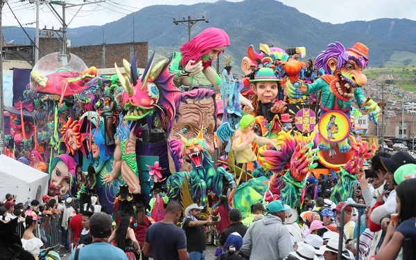  Carroza del desfile Magno del carnaval de Negros y Blancos en Pasto. 