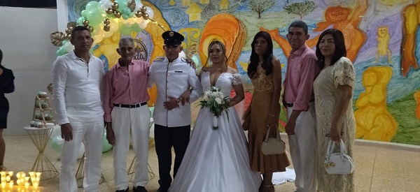 Los novios Sneider Pacheco y Verónica Aroca, junto a Libardo Pacheco, José Pacheco, Ludys Pacheco y John Pacheco.