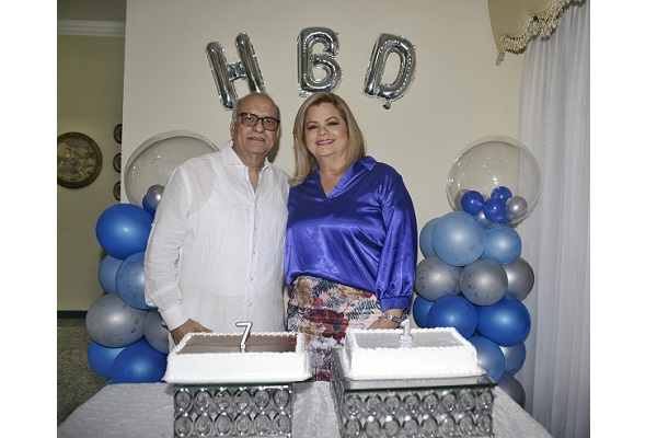 Cumplimentado Amed Zawady Leal y su esposa Marena Pupo. 