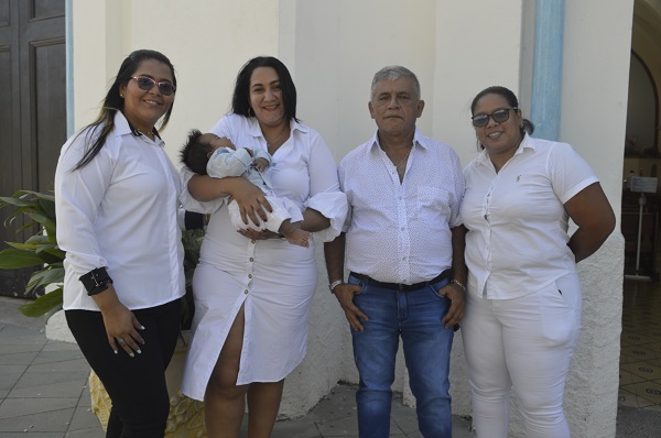 Emiliano José Hernández, junto a sus familiares Nazaret muñoz, Jairo Alvares, Yainet Araujo, Kelly Hernández.
