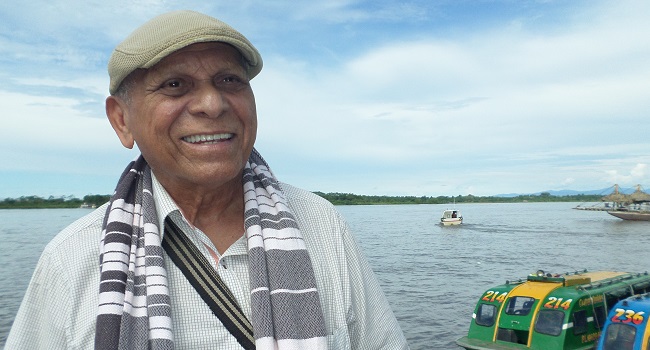 A laorilla del río Magdalena el maestro Adolfo Pacheco, contó diversos episodios de su vida - Foto Juan Rincón Vanegas