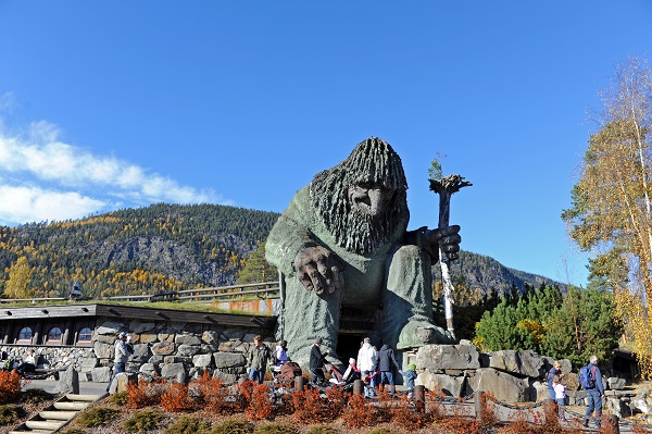 ‘Troll’ de piedra en Hunderfossen Family Park-Lillehammer. Foto: Esben Haakenstad.