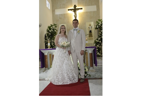 Raúl Pumarejo Herrera, feliz con su esposa, María Alexandra Vives Campo