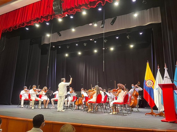La orquesta filarmónica en conjunto con la cantante, realizará su espectáculo musical.   