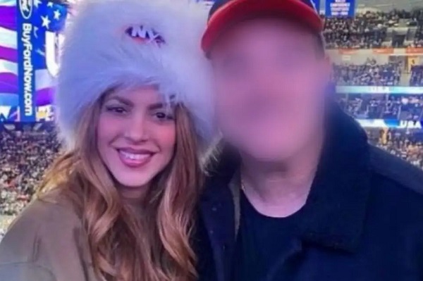 La intérprete viene siendo relacionada con un reconocido presentador de televisión con quien habría tenido un encuentro durante su último viaje a Estados Unidos.