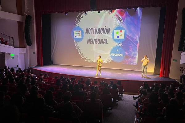 Los asistentes destacaron la importancia de la conferencia y el compromiso de la Biblioteca Cajamag en brindar herramientas y recursos para el desarrollo integral de los jóvenes en la región. 
