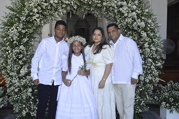 Ana Gabriela López, Martha López, Adalberto López y Nicolas López.