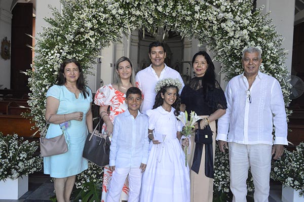 Antonella Goenaga, Paola Cardona, Irida Celis, María Mendoza, Luis Goenaga, Mariano Goenaga y Luis Sebastián Goenaga.
