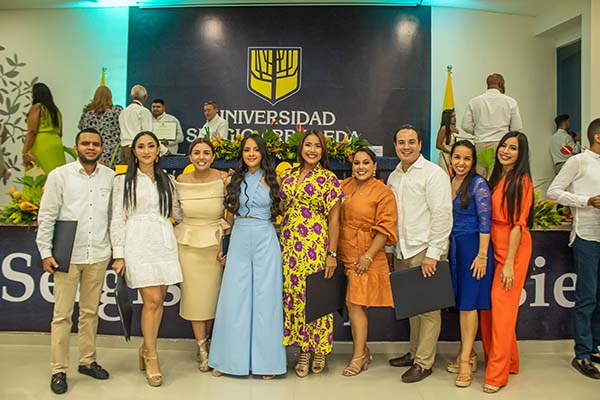 Los profesionales recibieron títulos en las especializaciones de Derecho Administrativo, Derecho Comercial y Marítimo, Derecho Penal, entre otras.