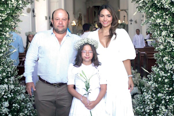 Andrés Vives Prieto y Yeimi Badillo, con su hija Sofia Vives.