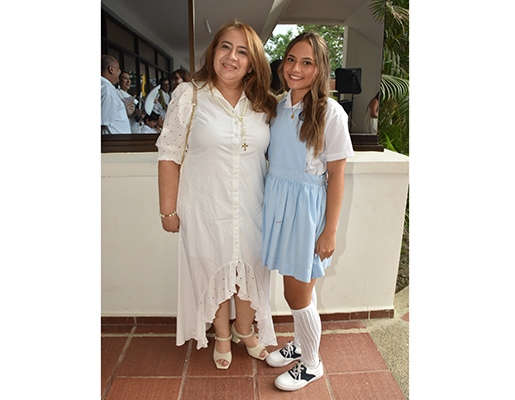 María Linero junto a su madre Carmen Ospino