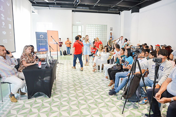 La alcaldesa Virna Johnson destacó que Santa Marta sea elegida como escenario para este tipo de espectáculos que diversifica la oferta de la ciudad como destino a nivel nacional.