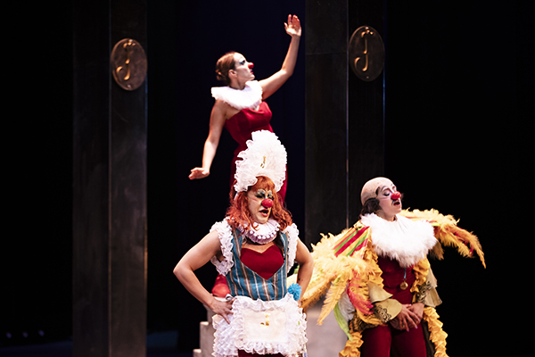 ‘El burgués gentilhombre" es una comedia-ballet en cinco actos y en prosa. En esta pieza, Molière observaba los vicios y deformaciones de la sociedad.