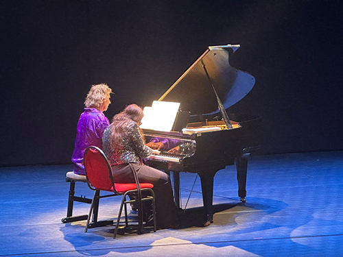 El Teatro Cajamag se convirtió en un escenario de emociones y experiencias compartidas mientras la audiencia exploraba nuevos horizontes sonoros y dejaba volar su imaginación a través de los cautivadores sonidos impresionistas.