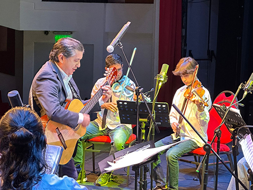 La Orquesta Filarmónica de Cajamag logró llevar a la audiencia en un viaje musical inolvidable. La Orquesta Filarmónica de Cajamag logró llevar a la audiencia en un viaje musical inolvidable.