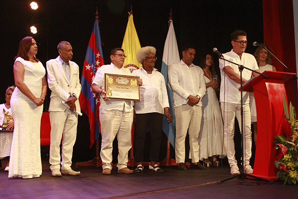 Carlos Vives dijo unas palabras de agradecimiento por el premio de Pescaíto Dorado, recibido por su legado música.