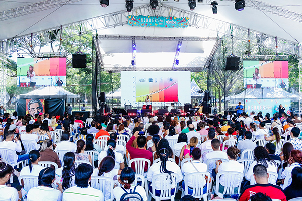 Dio inicio con la conferencia inaugural de Vivian Lan, embajadora en ese país de Singularity University, en donde expuso siete lecciones que debe seguir todo emprendedor.