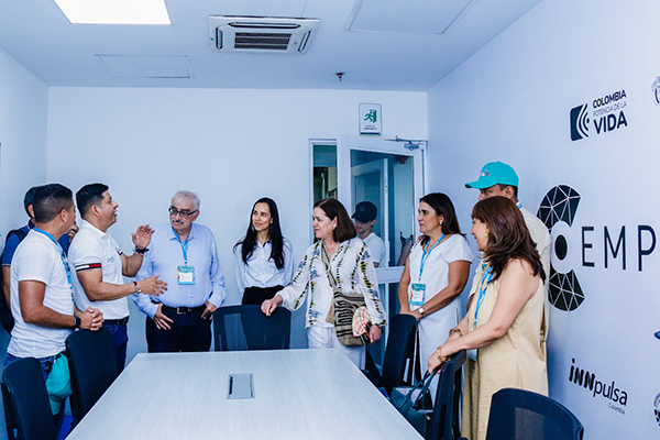 El rector Pablo Vera participó en el panel principal donde expuso las iniciativas y proyectos de emprendimiento.