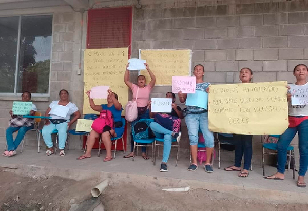 El descontento por parte de las trabajadoras del PAE es evidente y exigen pronta solución a su situación laboral.