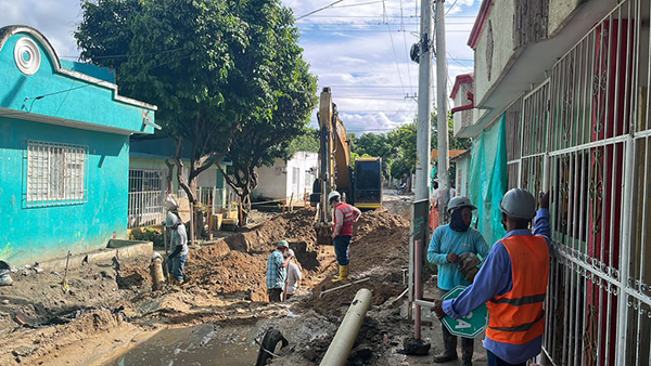 La iniciativa no solo mejora la movilidad, sino que también dignifica la vida de la comunidad al recuperar y revitalizar el espacio público en Miguel Pinedo. 