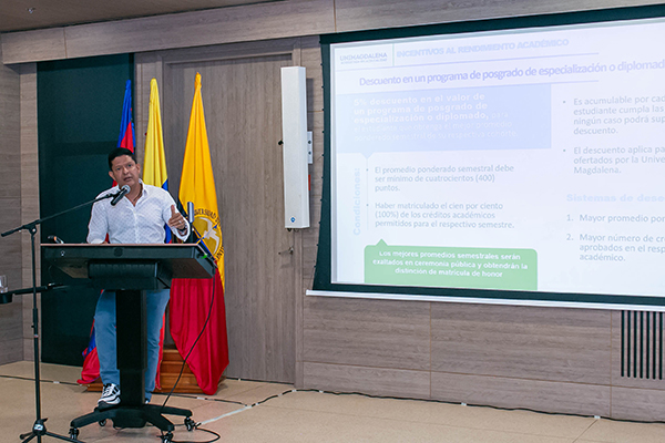 El rector Pablo Vera Salazar durante la socialización de las medidas para la permanencia académica en Unimagdalena.